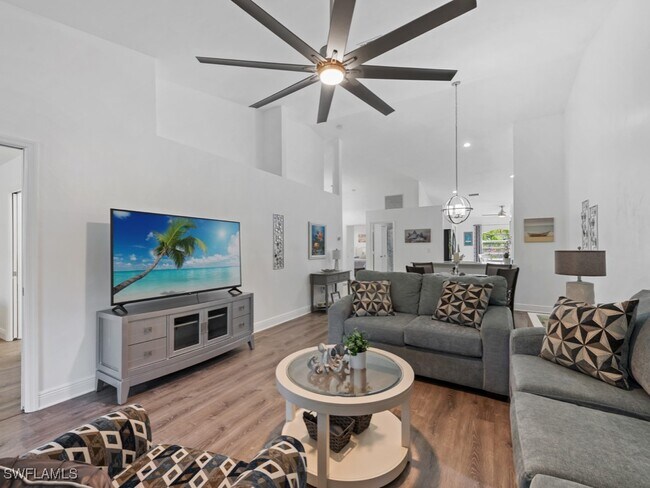5257 Whitten Dr in Naples, FL - Foto de edificio - Building Photo