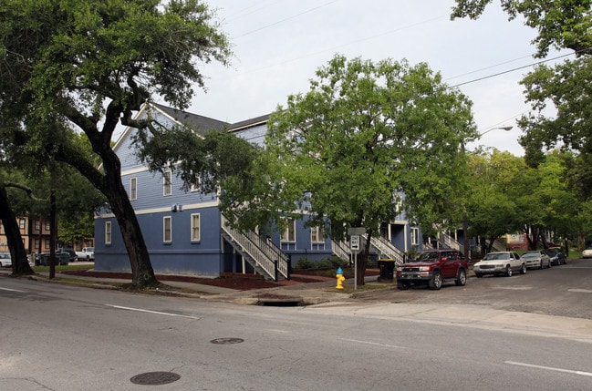 531 E Waldburg St in Savannah, GA - Foto de edificio - Building Photo