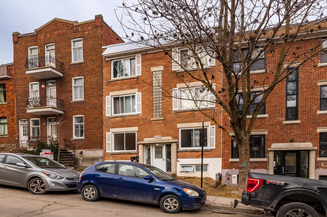 2599 Hogan St in Montréal, QC - Building Photo - Building Photo
