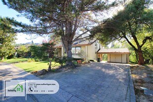 3350 Mountain Oak Dr in Redding, CA - Building Photo