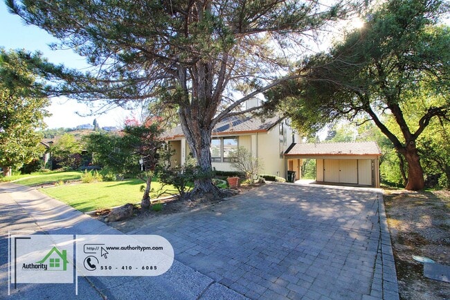 3350 Mountain Oak Dr