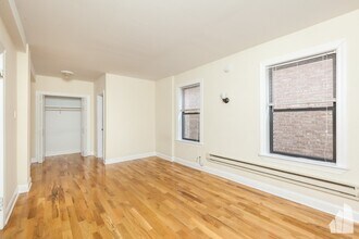 1366 N Dearborn St, Unit #206 in Chicago, IL - Building Photo - Building Photo