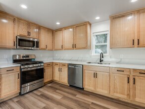 446 Dana St, Unit 100 in San Luis Obispo, CA - Foto de edificio - Building Photo