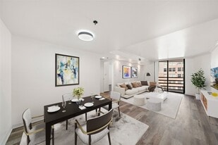 3525 Sage Rd, Unit 613 in Houston, TX - Building Photo