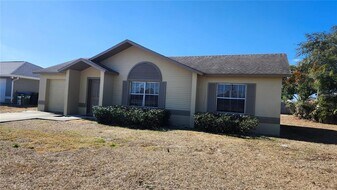 2732 Courtland Blvd in Deltona, FL - Building Photo