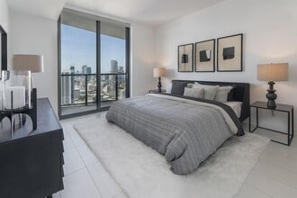 Solitair Brickell Apartments in Miami, FL - Building Photo - Building Photo