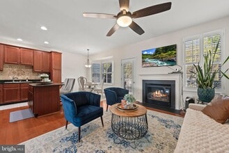 43286 Morven Square in Ashburn, VA - Building Photo - Building Photo