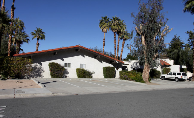 540 S Thornhill Rd in Palm Springs, CA - Building Photo - Building Photo