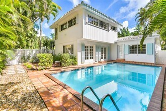 2200 Overbrook St in Miami, FL - Building Photo - Building Photo