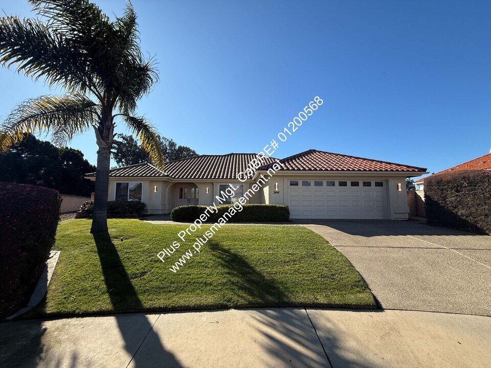 2441 Iron Ridge Ct in Santa Maria, CA - Foto de edificio