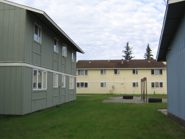 Little Dipper Apartments in Fairbanks, AK - Foto de edificio - Building Photo