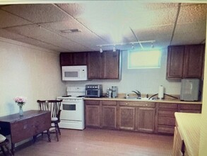 5923 Angling Rd, Unit Furnished Angling Rental in Portage, MI - Foto de edificio - Building Photo