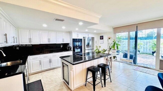 903 NE 27th Ave in Hallandale Beach, FL - Building Photo - Building Photo