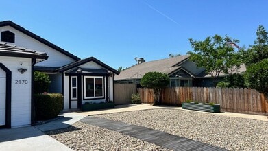 2170 Cerra Vista Dr in Hollister, CA - Building Photo - Building Photo