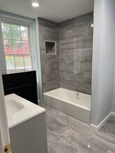 36 Vliet St, Unit B in Cohoes, NY - Building Photo - Building Photo