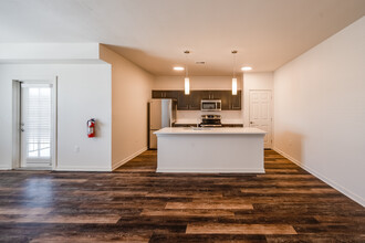 Village at Thorncreek in Thornton, CO - Foto de edificio - Interior Photo