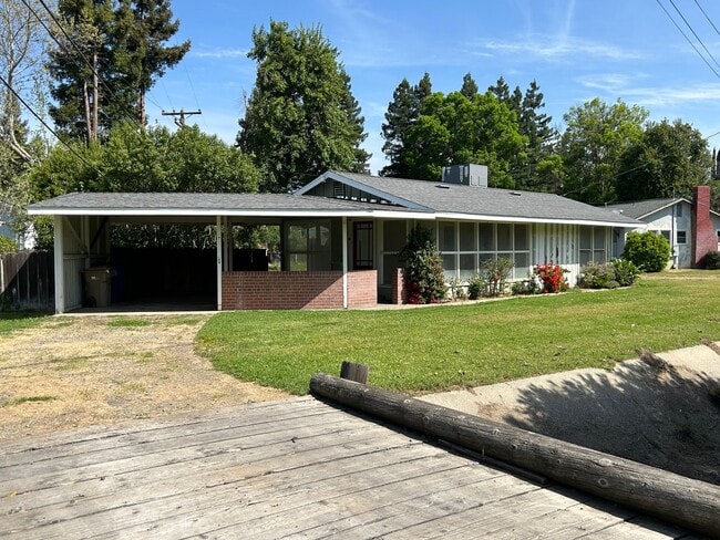 1101 E North Bear Creek Dr