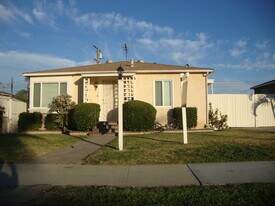 5106 Walnut Ave in Long Beach, CA - Building Photo