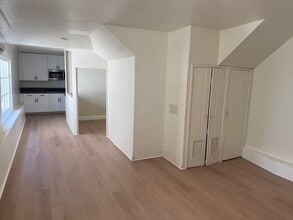 2210 Capitol Ave in Sacramento, CA - Building Photo - Building Photo