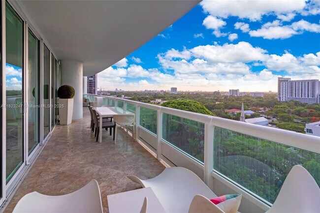 1643 Brickell Ave, Unit 1406 in Miami, FL - Building Photo - Building Photo