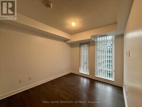 525 Adelaide St W in Toronto, ON - Building Photo - Building Photo