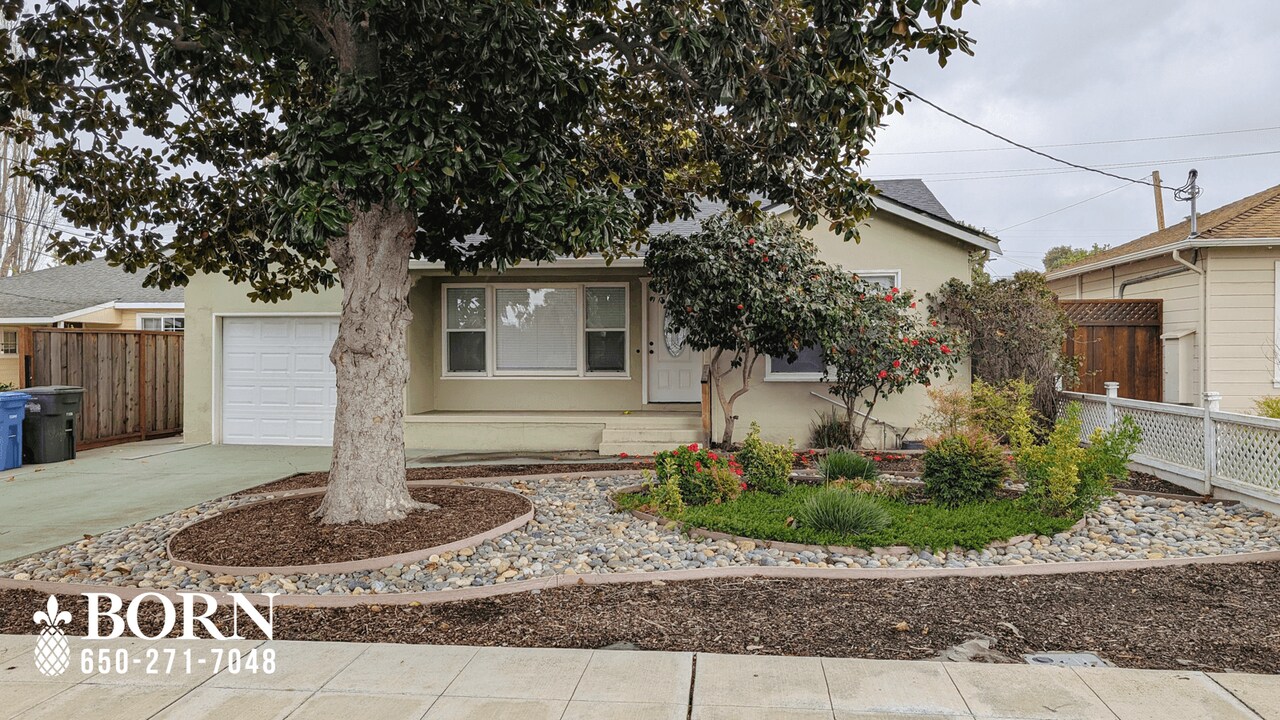 1144 Henderson Ave in Menlo Park, CA - Building Photo