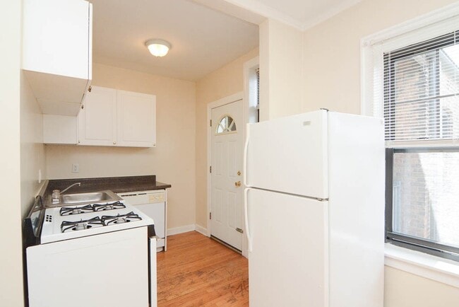 1108 W Wellington Ave in Chicago, IL - Foto de edificio - Building Photo