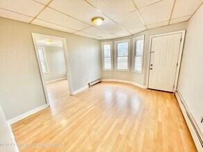 363 N Garfield Ave in Scranton, PA - Foto de edificio - Building Photo