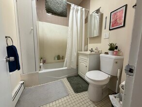 68 Winchester St, Unit 1 in Medford, MA - Foto de edificio - Building Photo