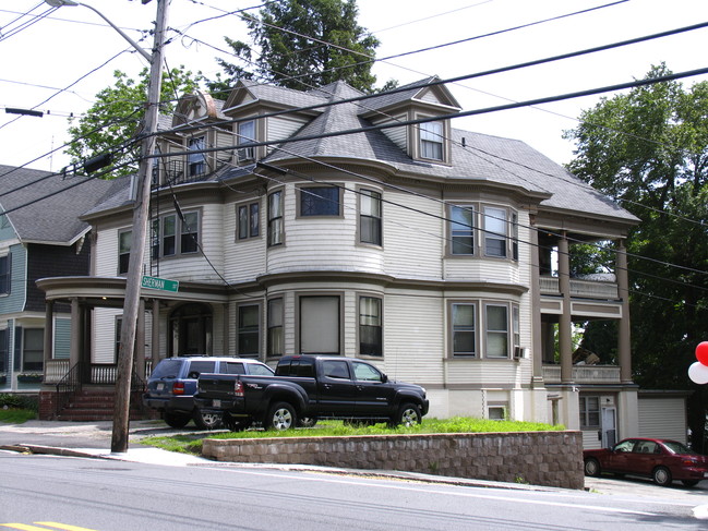 221 Nesmith St in Lowell, MA - Foto de edificio - Building Photo