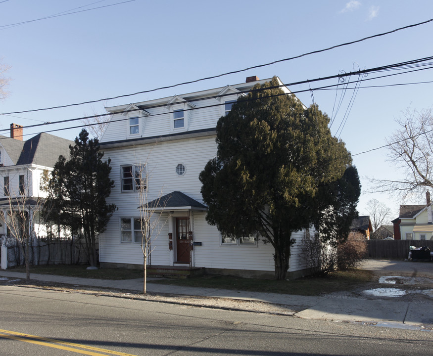 624-626 Main St in Greenport, NY - Building Photo