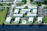 Palms at Waters Edge in North Fort Myers, FL - Foto de edificio - Building Photo