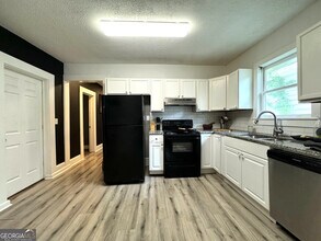 Room in House on Griffin St NW in Atlanta, GA - Building Photo - Building Photo