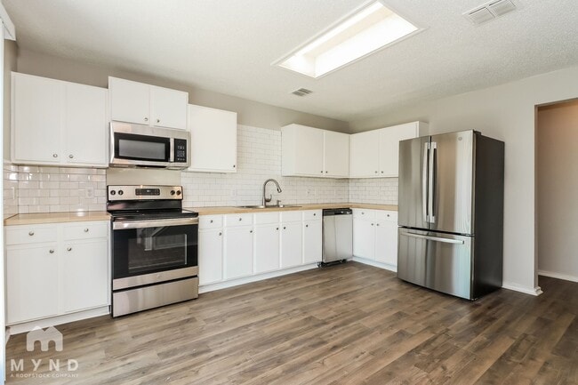 1200 Nutting St in Cedar Hill, TX - Building Photo - Building Photo