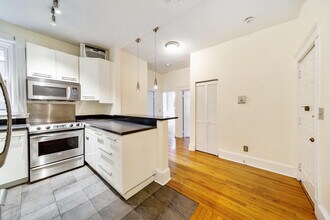 137 Peterborough St, Unit 1 in Boston, MA - Foto de edificio - Building Photo