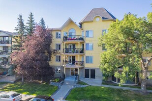 735 56 Ave SW in Calgary, AB - Building Photo