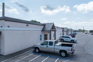 Pine Burr Apartments in Laurel, MS - Building Photo