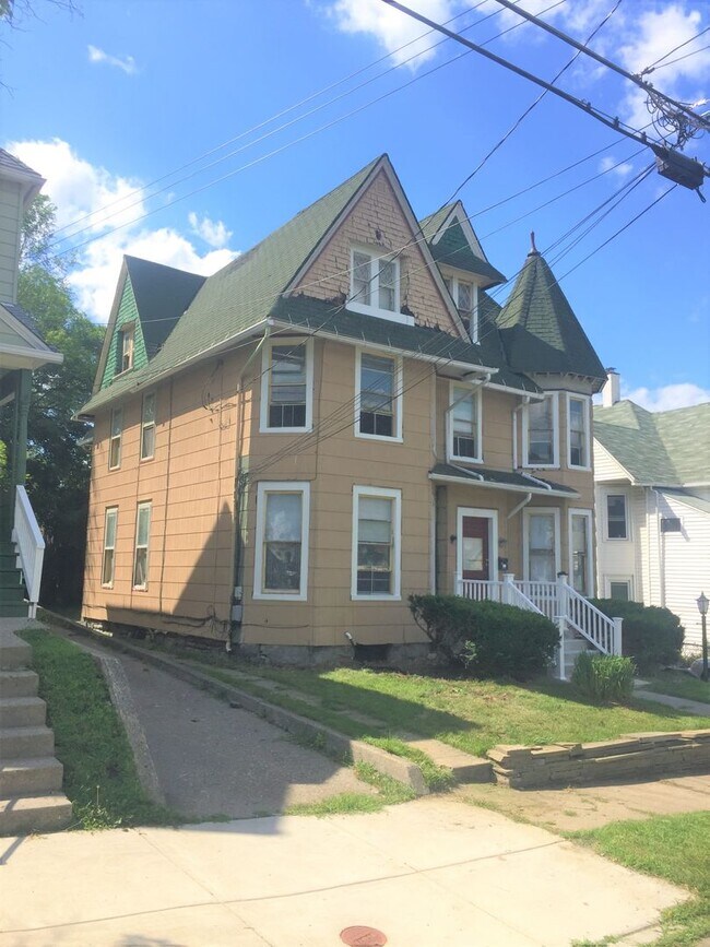 79 Chapin St