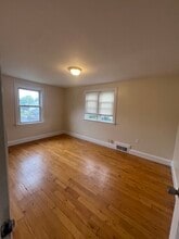 34 Meadowbank Ave, Unit Apartment 2 in Boston, MA - Building Photo - Building Photo