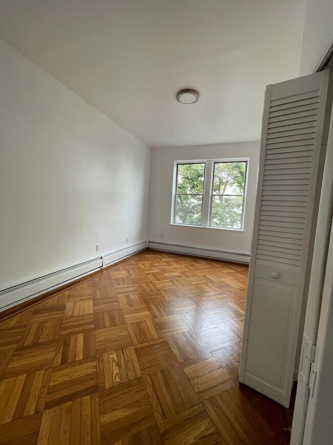 320 Avenue B in Bayonne, NJ - Foto de edificio - Building Photo