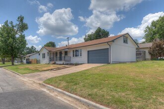 2508 S Irvington Ave in Tulsa, OK - Building Photo - Building Photo