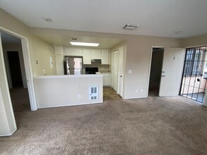 879 W San Ysidro Blvd in San Diego, CA - Building Photo - Building Photo