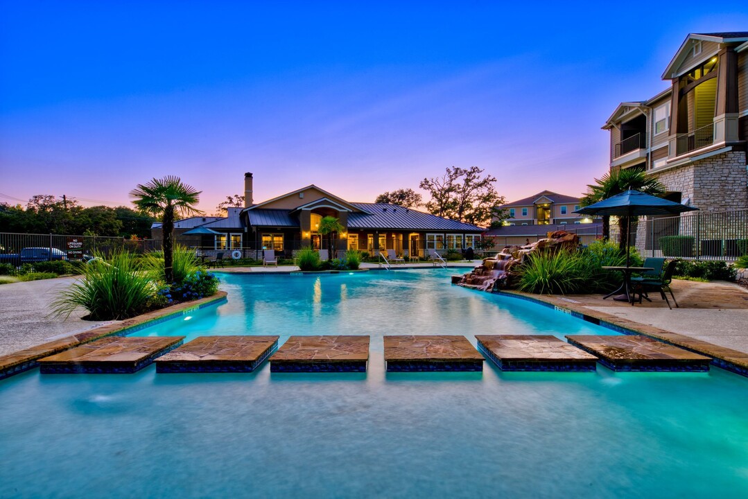 Roots at Boerne in Boerne, TX - Foto de edificio