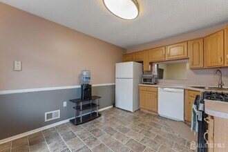 403 Red Crest Ln in Branchburg, NJ - Building Photo - Building Photo