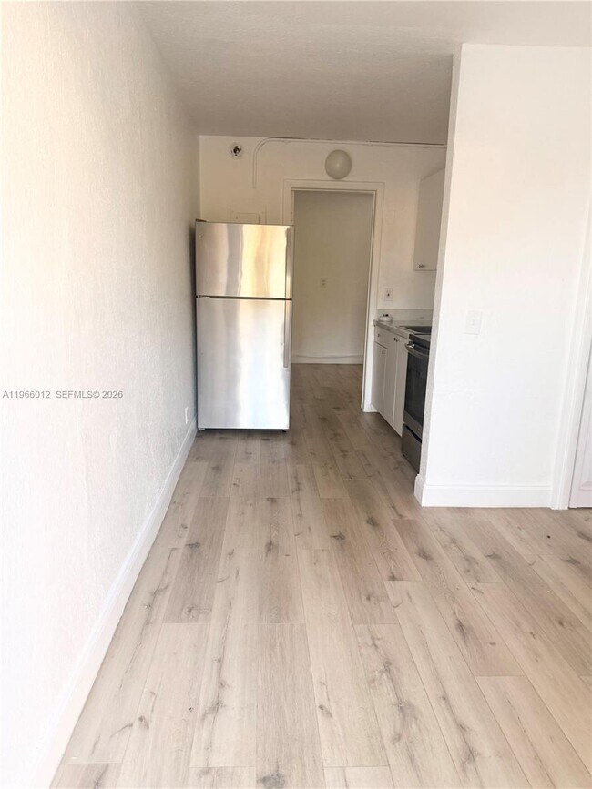 539 NW 1st Ave in Hallandale Beach, FL - Building Photo - Building Photo