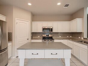 2016 Grow Ln in Austin, TX - Building Photo - Building Photo