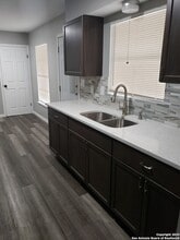 117 Brettonwood Dr in San Antonio, TX - Foto de edificio - Building Photo