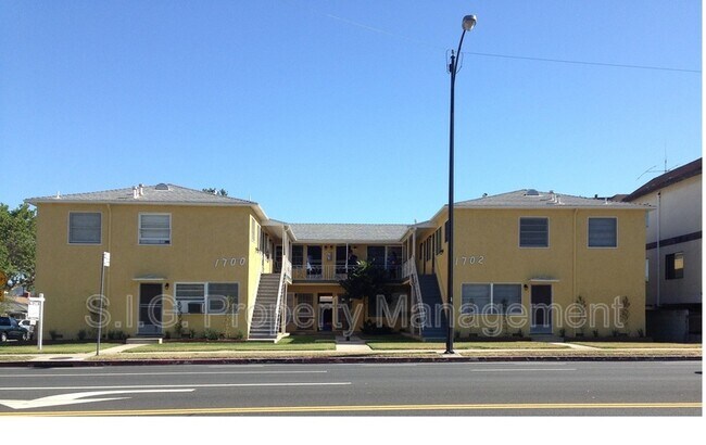 1702 W Victory Blvd in Burbank, CA - Building Photo - Building Photo