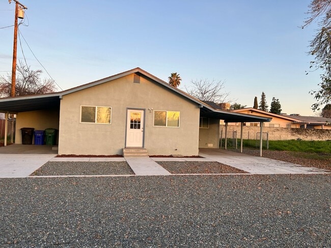 property at 537 W Morton Ave