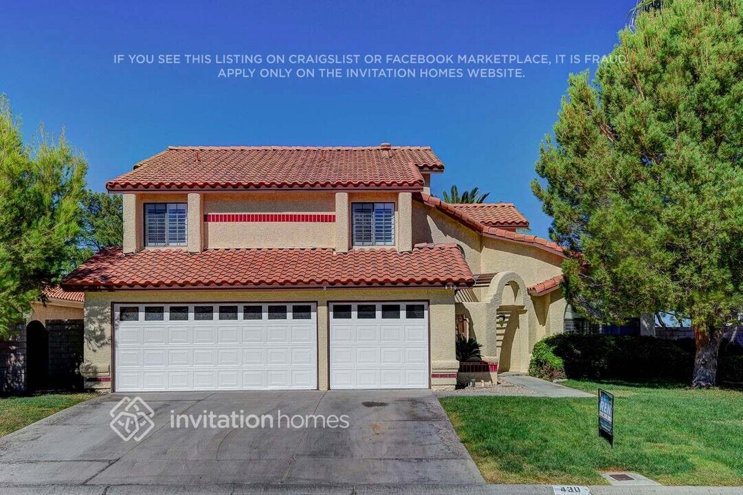 430 Wedgewood Dr in Henderson, NV - Building Photo
